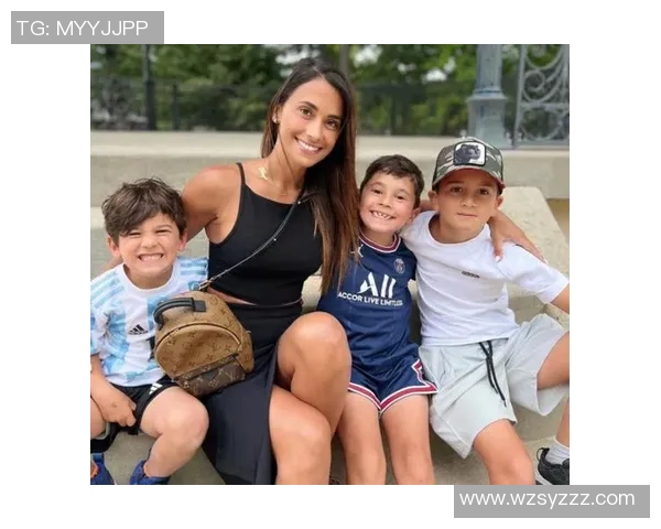 外国足球明星倾心宠爱女儿的温馨生活与成长故事